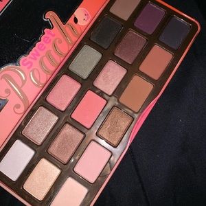 Two Faced Sweet Peach Palette